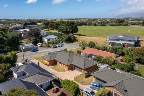 Photo of property in 22 Kowhai Grove, Raumati Beach, Paraparaumu, 5032