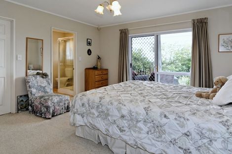 Photo of property in 4 Davern Lane, New Lynn, Auckland, 0600