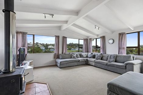 Photo of property in 233 Vipond Road, Stanmore Bay, Whangaparaoa, 0932
