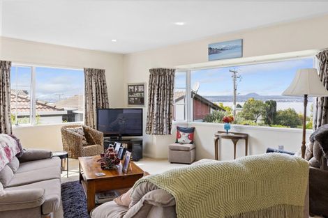 Photo of property in 2/8 Kinder Street, Acacia Bay, Taupo, 3330
