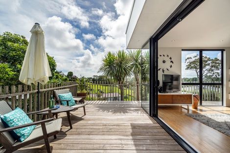 Photo of property in 15b Verran Road, Birkenhead, Auckland, 0626