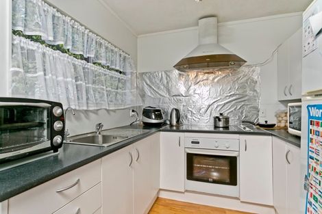 Photo of property in 2/307a Wairau Road, Totara Vale, Auckland, 0627