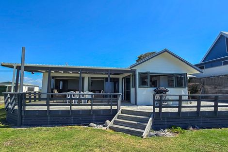 Photo of property in 167 Pukehina Parade, Pukehina, 3189