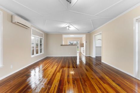 Photo of property in 30 Tararua Street, Pahiatua, 4910