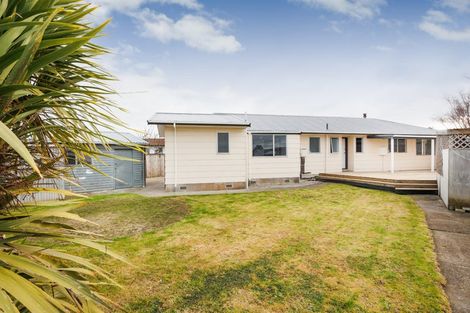 Photo of property in 18 Cumberland Place, Kelvin Grove, Palmerston North, 4414