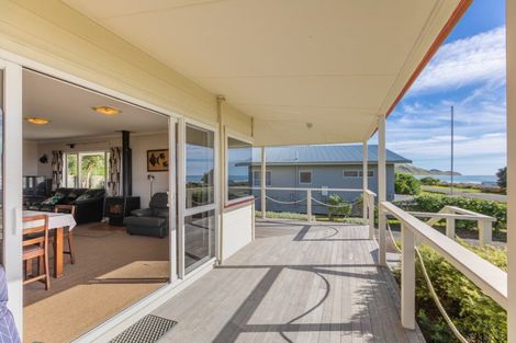 Photo of property in 70 Pourerere Road, Pourerere, Omakere, 4271