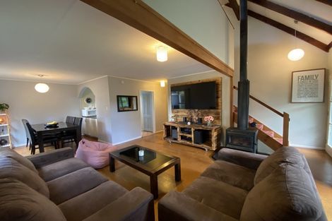 Photo of property in 28 Castle Street, Eltham, 4322