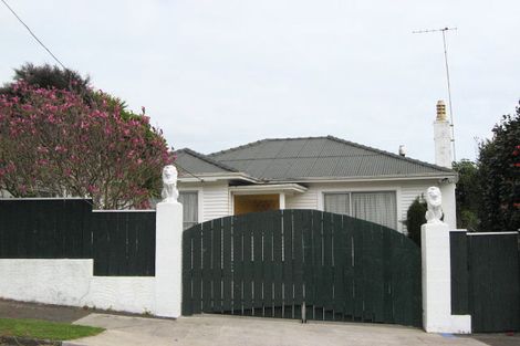 Photo of property in 12 Bonithon Avenue, Moturoa, New Plymouth, 4310