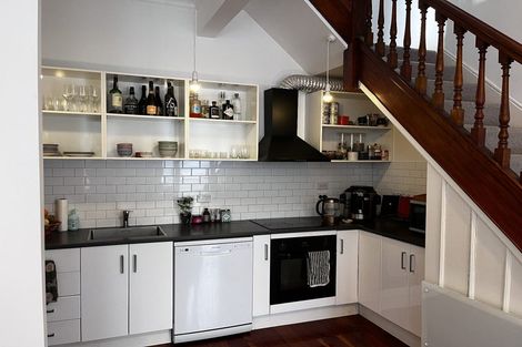 Photo of property in 69 Rolleston Street, Mount Cook, Wellington, 6021