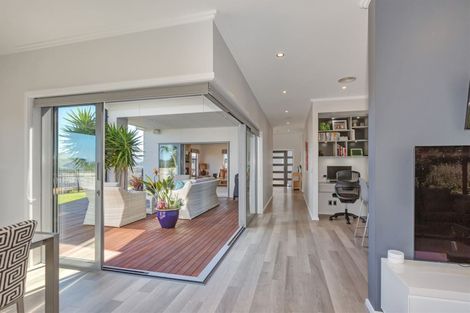 Photo of property in 72 Endeavour Drive, Whitby, Porirua, 5024