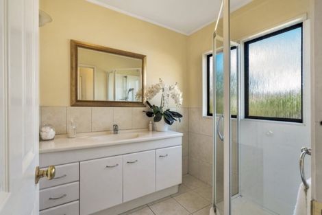 Photo of property in 2/20 Takutai Avenue, Bucklands Beach, Auckland, 2012