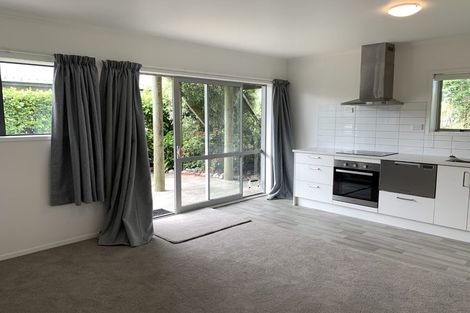 Photo of property in 28 John Dee Crescent, Red Beach, 0932