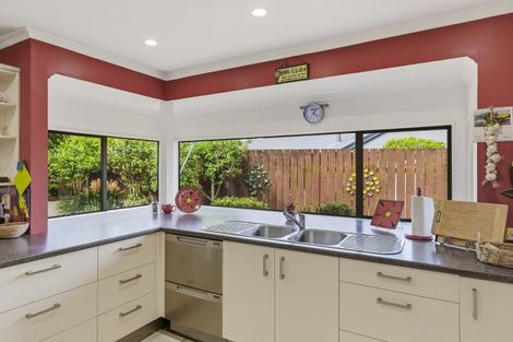 Photo of property in 11 Oakwood Grove, Paraparaumu Beach, Paraparaumu, 5032