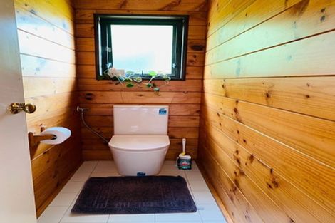 Photo of property in 2/72 Aeroview Drive, Beach Haven, Auckland, 0626