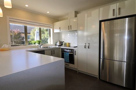 Photo of property in 2 Madison Street, Carterton, 5713