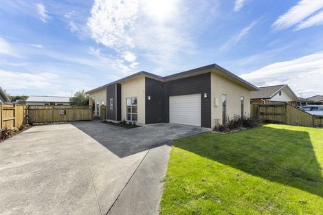 Photo of property in 19 Walnut Grove, Kelvin Grove, Palmerston North, 4414