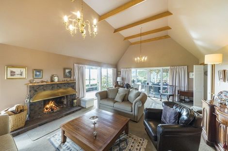 Photo of property in 38 Titirangi Drive, Fitzherbert, Palmerston North, 4471