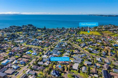 Photo of property in 24 Halldene Terrace, Red Beach, 0932