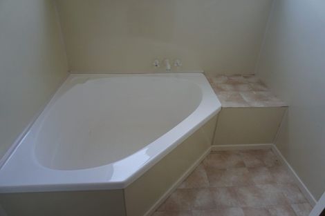 Photo of property in 17 Pioneer Crescent, Helensburgh, Dunedin, 9010