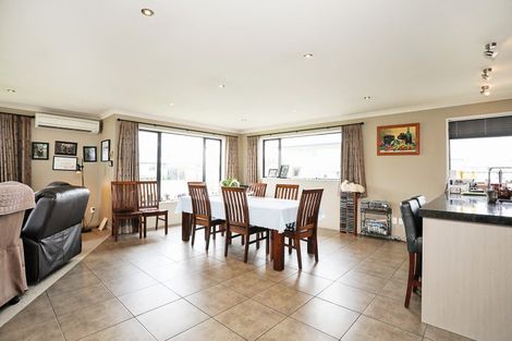 Photo of property in 18 Mauchline Street, Wallacetown, 9816