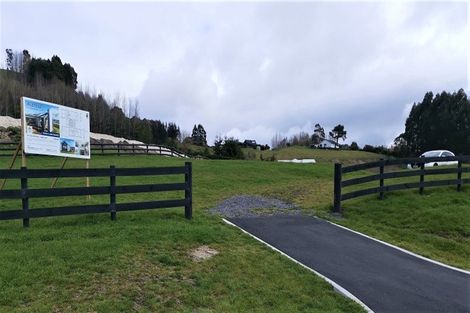 Photo of property in 2 Lochinvar Lane, Acacia Bay, Taupo, 3385