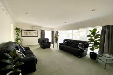 Photo of property in 24 Buckingham Crescent, Manukau, Auckland, 2025