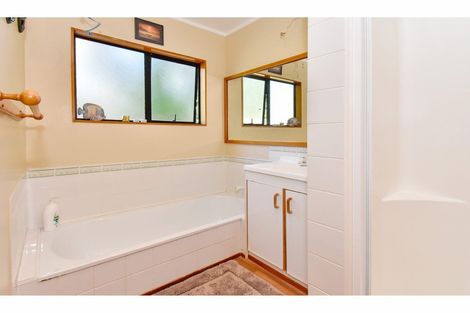 Photo of property in 2/12 Spears Place, Botany Downs, Auckland, 2010