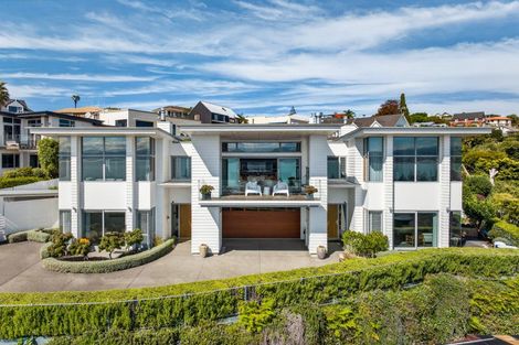 Photo of property in 40 Roslyn Road, Bluff Hill, Napier, 4110