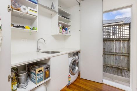 Photo of property in 64 Pinehaven Road, Pinehaven, Upper Hutt, 5019