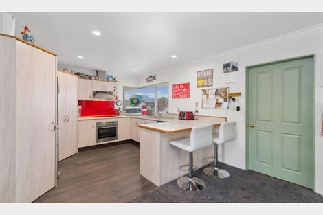 Photo of property in 28 Hoyte Place, Pukehangi, Rotorua, 3015