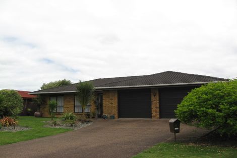 Photo of property in 5 Framalda Place, Conifer Grove, Takanini, 2112
