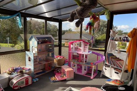 Photo of property in 8 Megan Avenue, Pakuranga Heights, Auckland, 2010