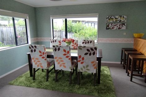Photo of property in 7 Larsen Place, Merrilands, New Plymouth, 4312