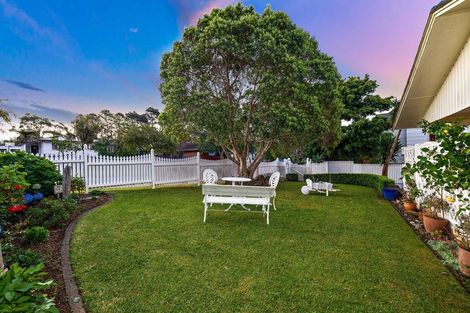 Photo of property in 2 Allington Road, Massey, Auckland, 0614