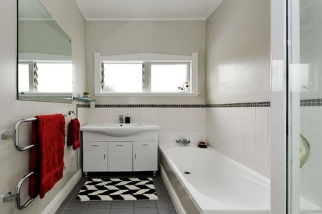 Photo of property in 53 Woodglen Road, Glen Eden, Auckland, 0602