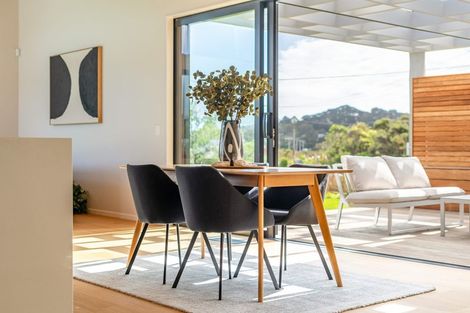 Photo of property in 43 Paekakariki Hill Road, Pauatahanui, Porirua, 5381