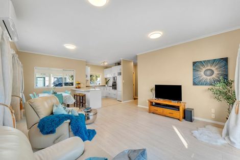Photo of property in 17 Albizia Avenue, Henderson, Auckland, 0612