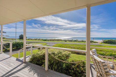 Photo of property in 70 Pourerere Road, Pourerere, Omakere, 4271