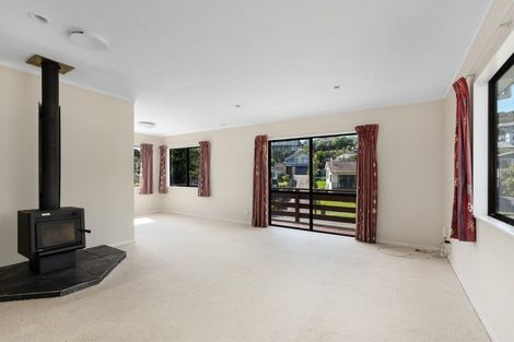 Photo of property in 58 Albatross Close, Whitby, Porirua, 5024