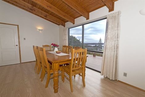 Photo of property in 3 Whiting Grove, West Harbour, Auckland, 0618