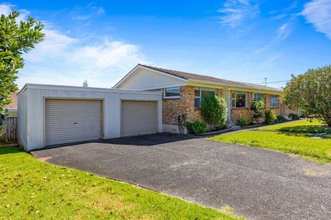 Photo of property in 2/62 Vera Road, Te Atatu South, Auckland, 0610