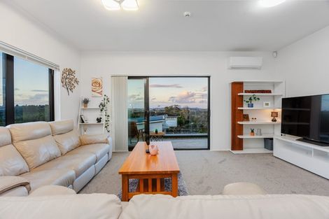 Photo of property in 4/43a Waimumu Road, Massey, Auckland, 0614