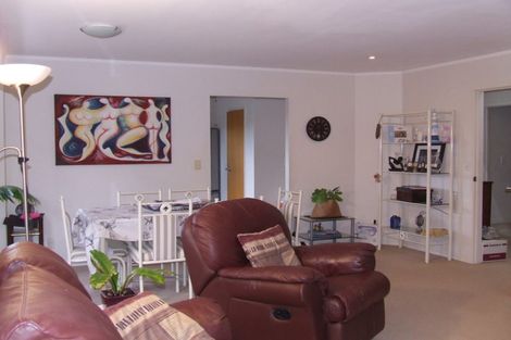Photo of property in 1/4 Pine Hill Crescent, Browns Bay, Auckland, 0630