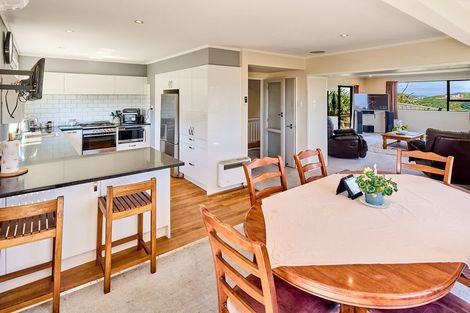 Photo of property in 20 Lyndfield Lane, Newlands, Wellington, 6037