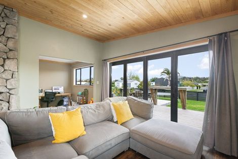 Photo of property in 30 Sandleigh Drive, Athenree, Katikati, 3177