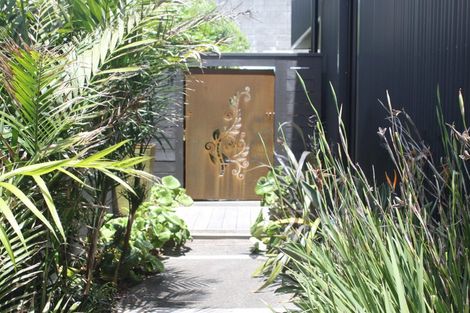 Photo of property in 14 Hamblyn Street, Strandon, New Plymouth, 4312