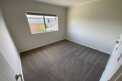 Photo of property in 18 Gilbransen Road, Kumeu, 0810