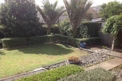 Photo of property in 118 Hutchinsons Road, Bucklands Beach, Auckland, 2014