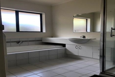 Photo of property in 1/40 Jane Eyre Drive, Somerville, Auckland, 2014