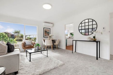 Photo of property in 1/33 Knightsbridge Drive, Forrest Hill, Auckland, 0620